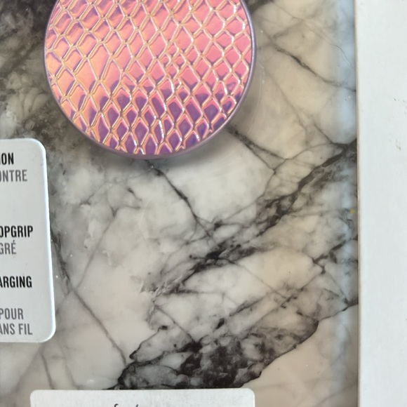 Otter Box w/ Pop Socket - Picture 3 of 3